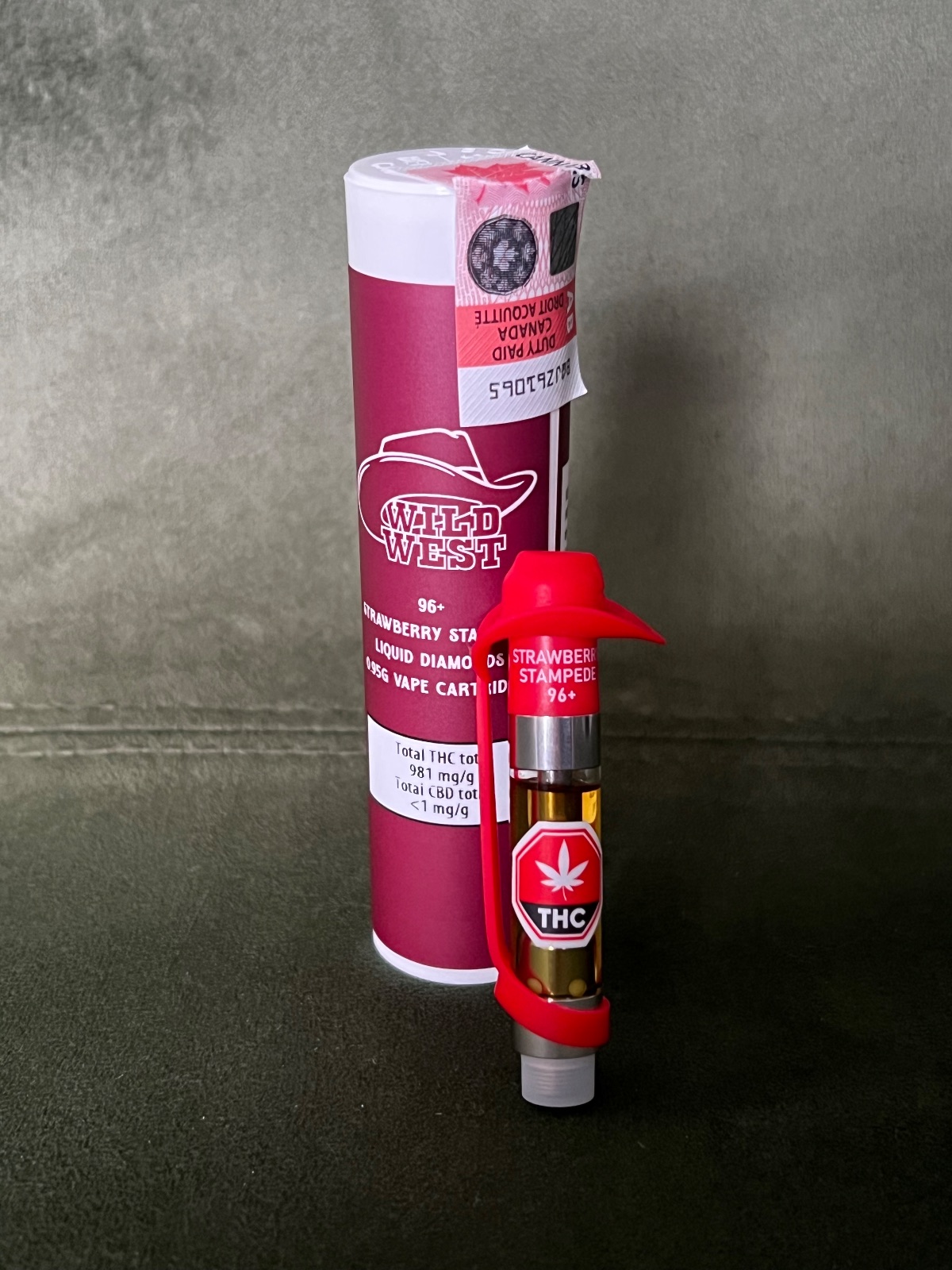 Photo from 2D Jervis's spark on 96+ Strawberry Stampede Liquid Diamonds 510: This vape is too dang cute. Comes with a little cowboy hat to protect its tip. Love the flavour and